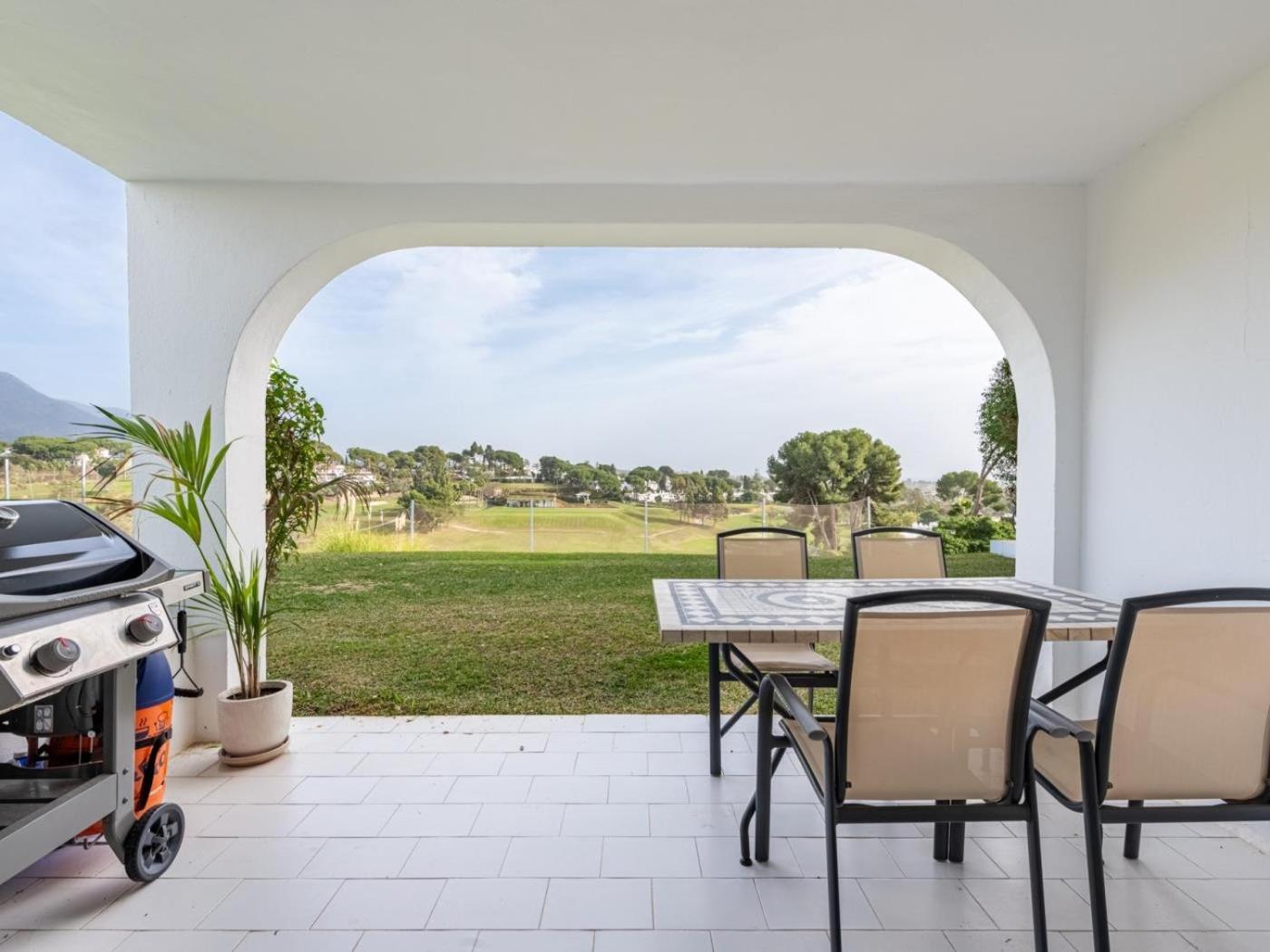Azahara1, Mountain Views And Frontline Golf Apartment Marbella