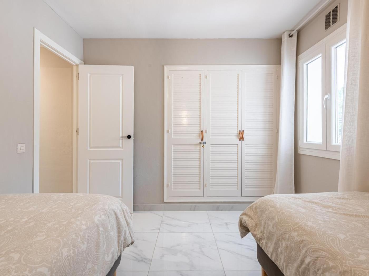 Azahara1, Mountain Views And Frontline Golf Apartment