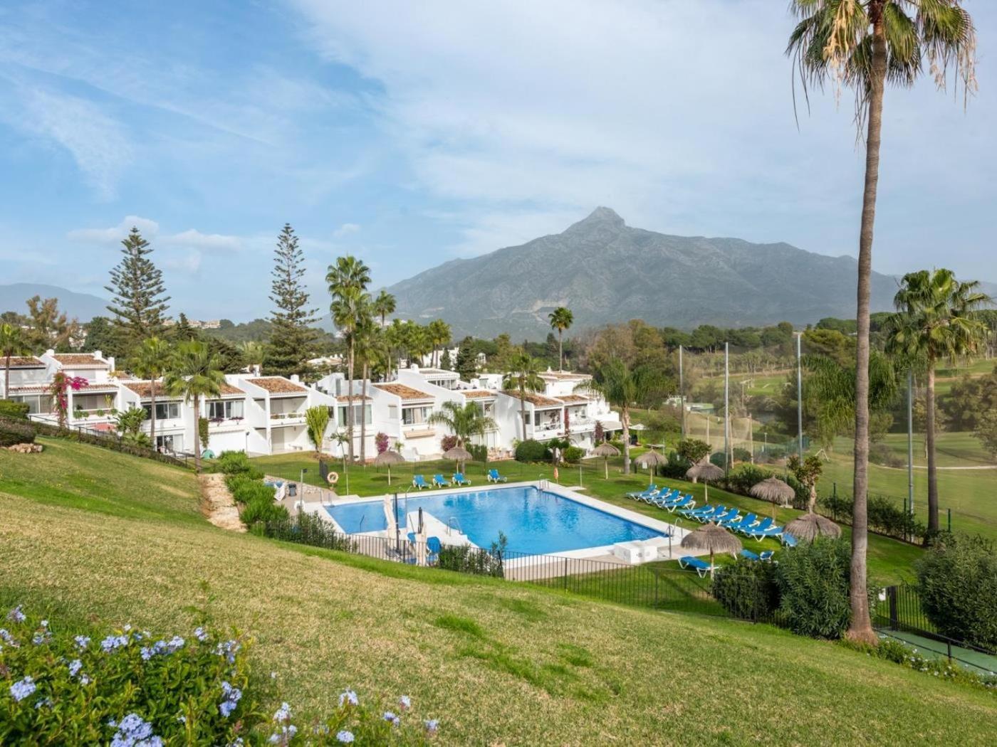 Apartment Azahara1, Mountain Views And Frontline Golf *