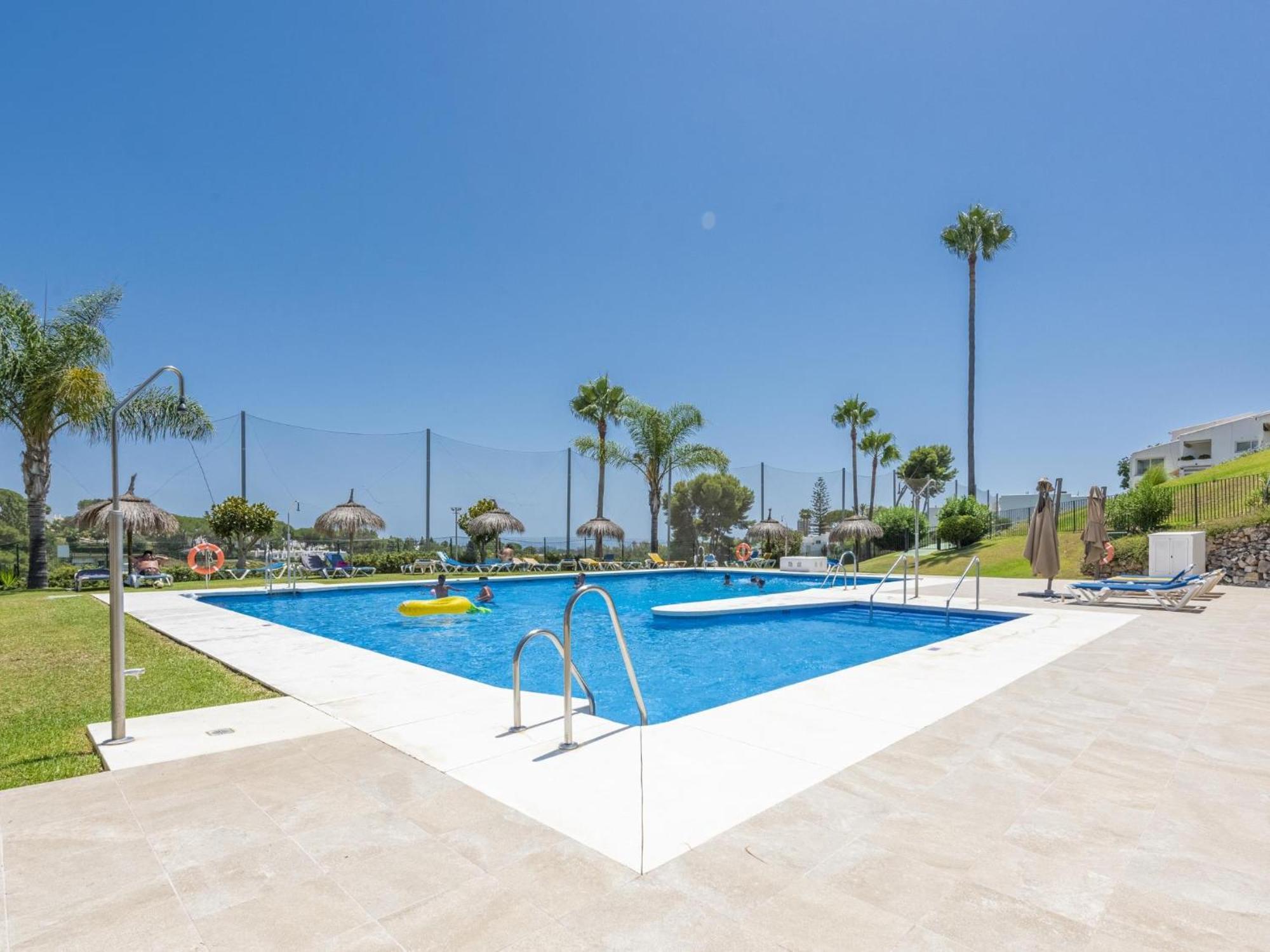 Apartment Azahara1, Mountain Views And Frontline Golf Marbella